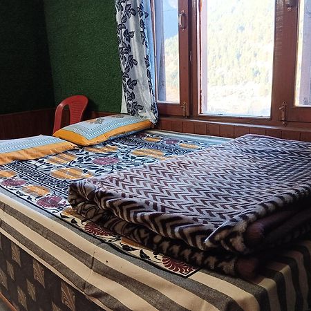 Roop Mountain Homestay Manāli Buitenkant foto