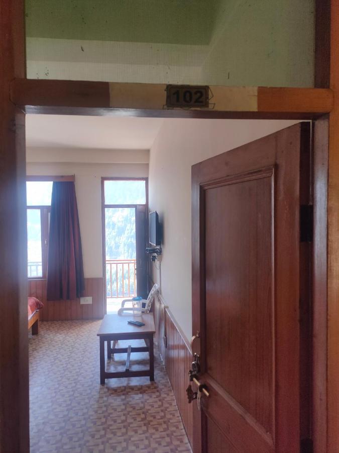 Roop Mountain Homestay Manāli Buitenkant foto