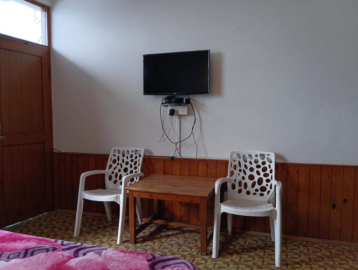 Roop Mountain Homestay Manāli Buitenkant foto