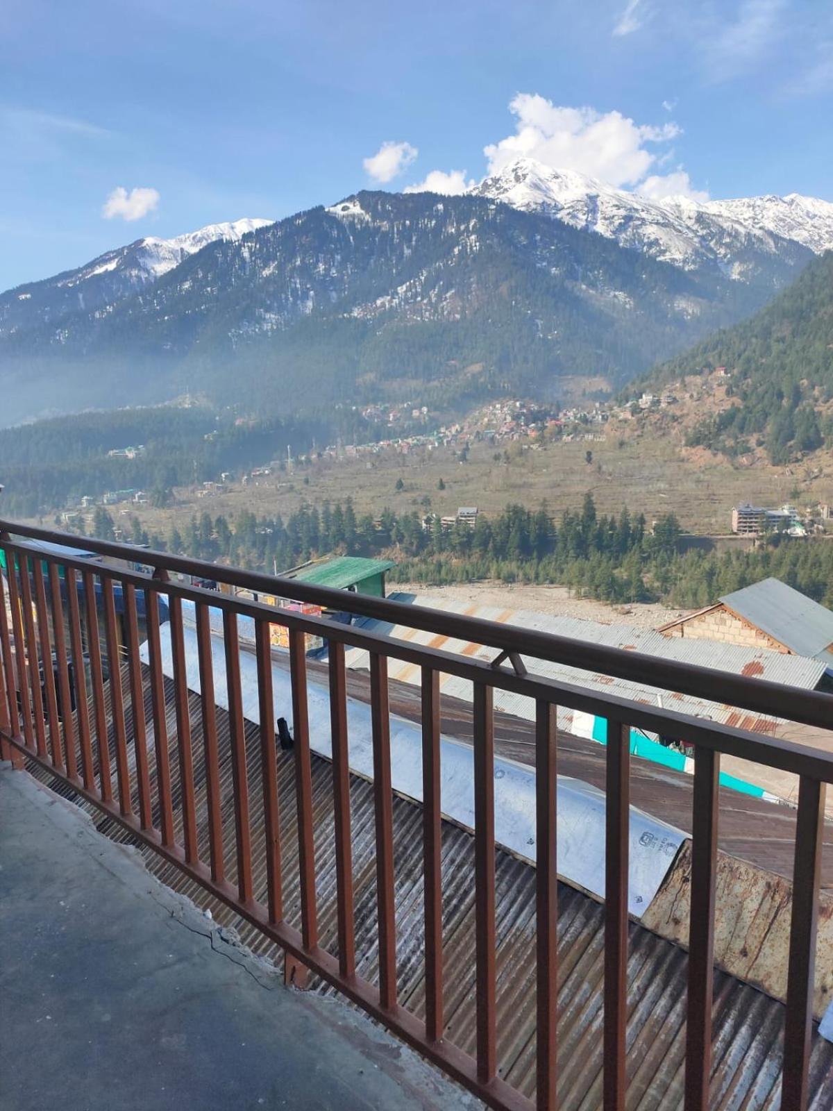 Roop Mountain Homestay Manāli Buitenkant foto