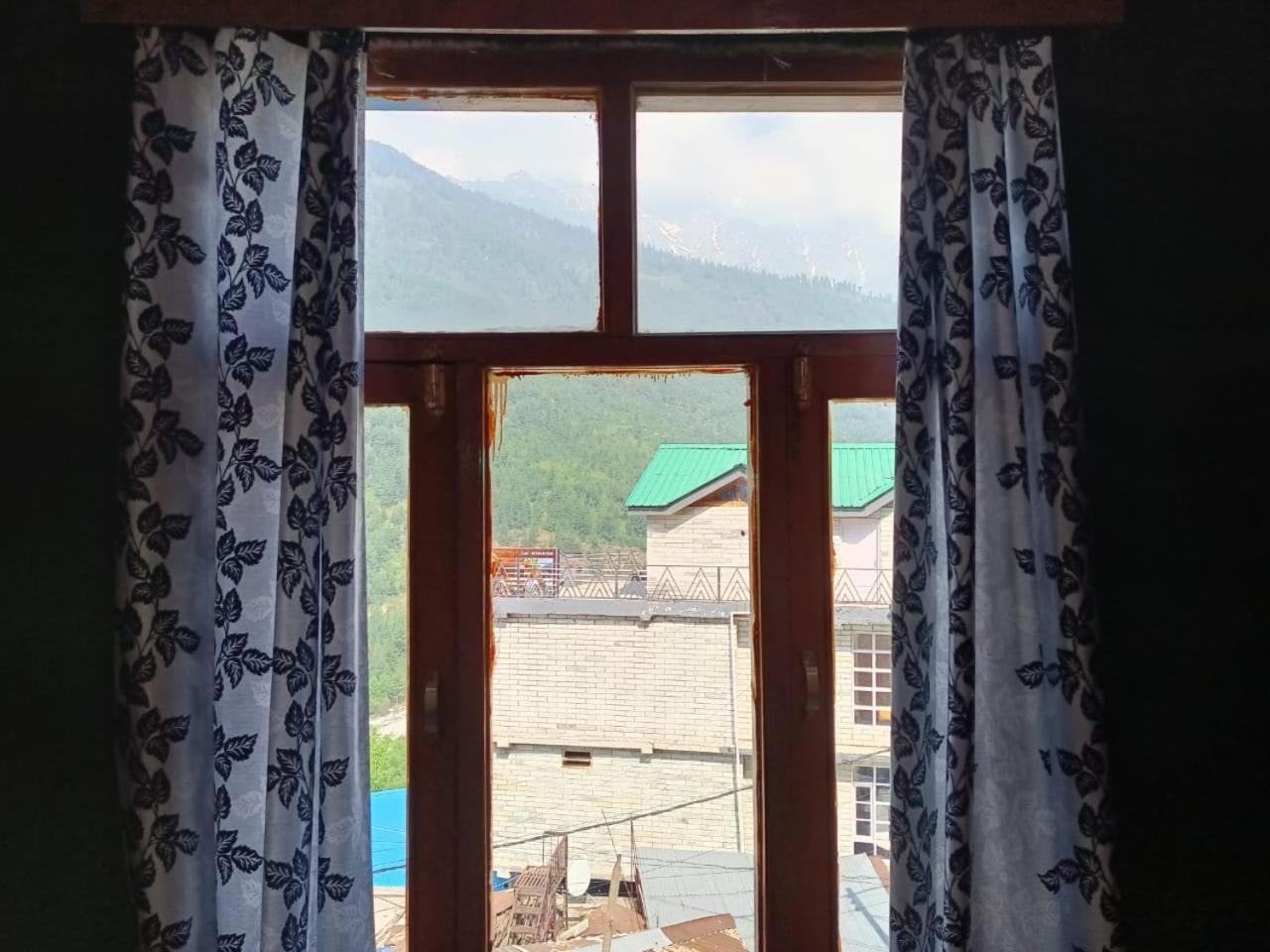 Roop Mountain Homestay Manāli Buitenkant foto