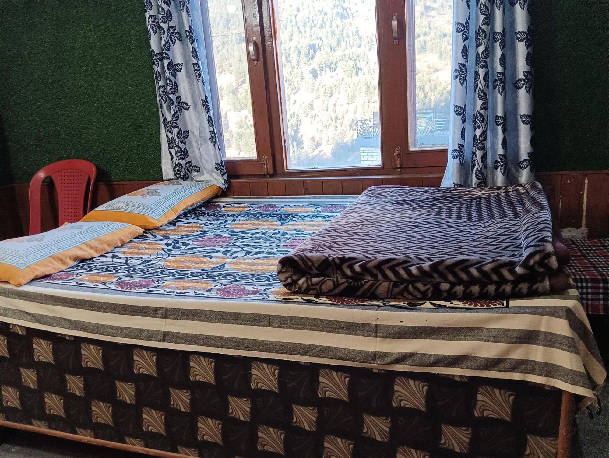Roop Mountain Homestay Manāli Buitenkant foto
