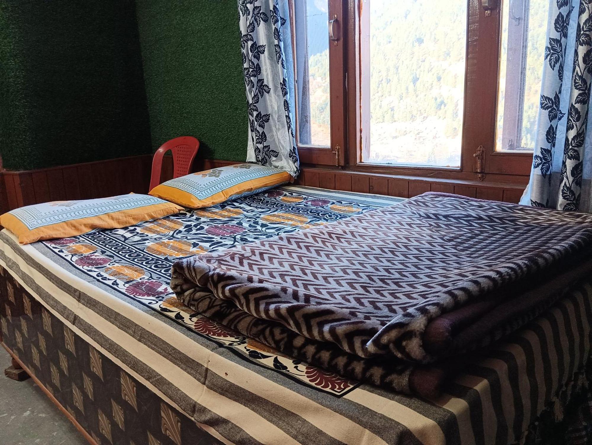 Roop Mountain Homestay Manāli Buitenkant foto