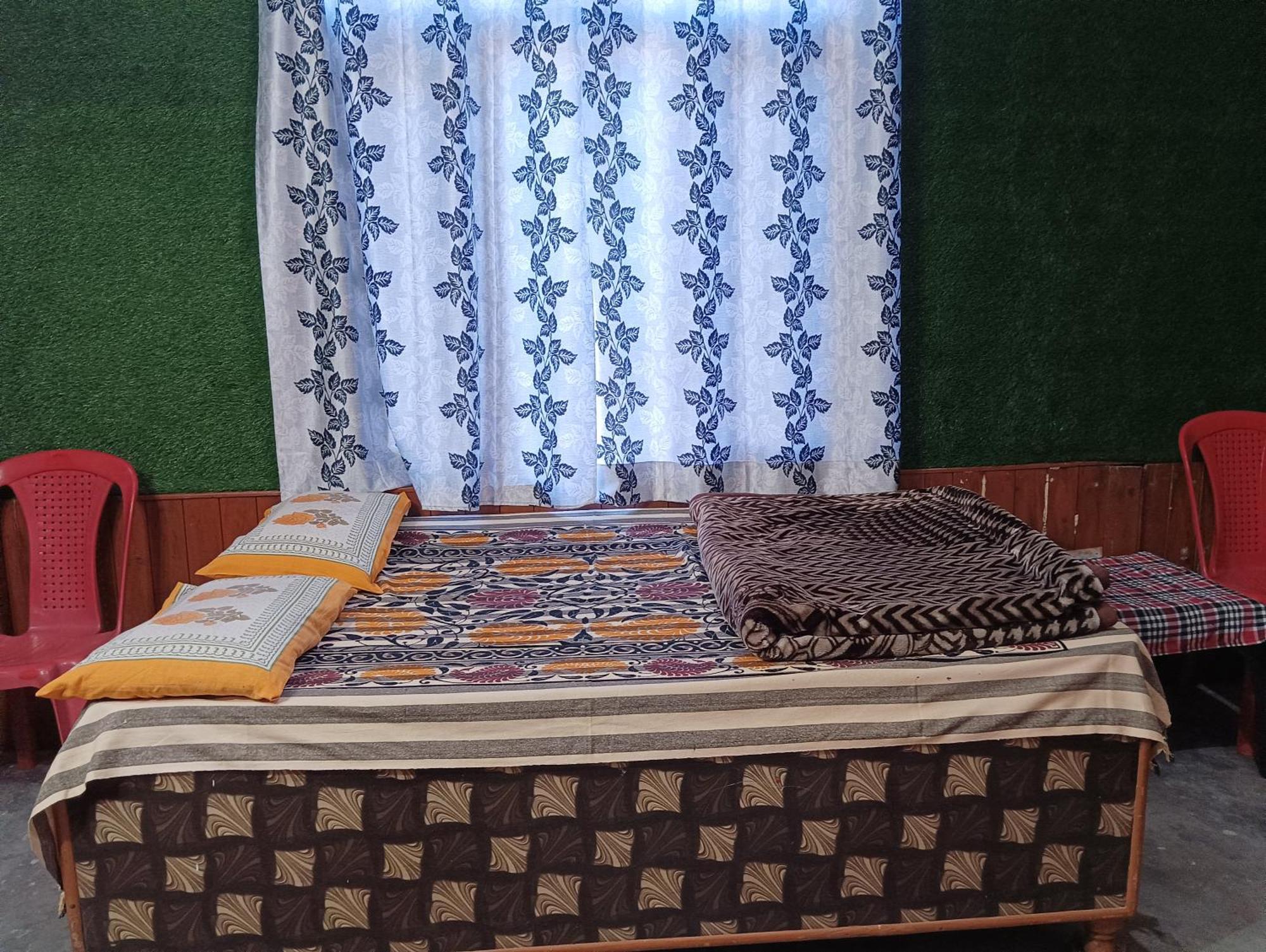 Roop Mountain Homestay Manāli Buitenkant foto