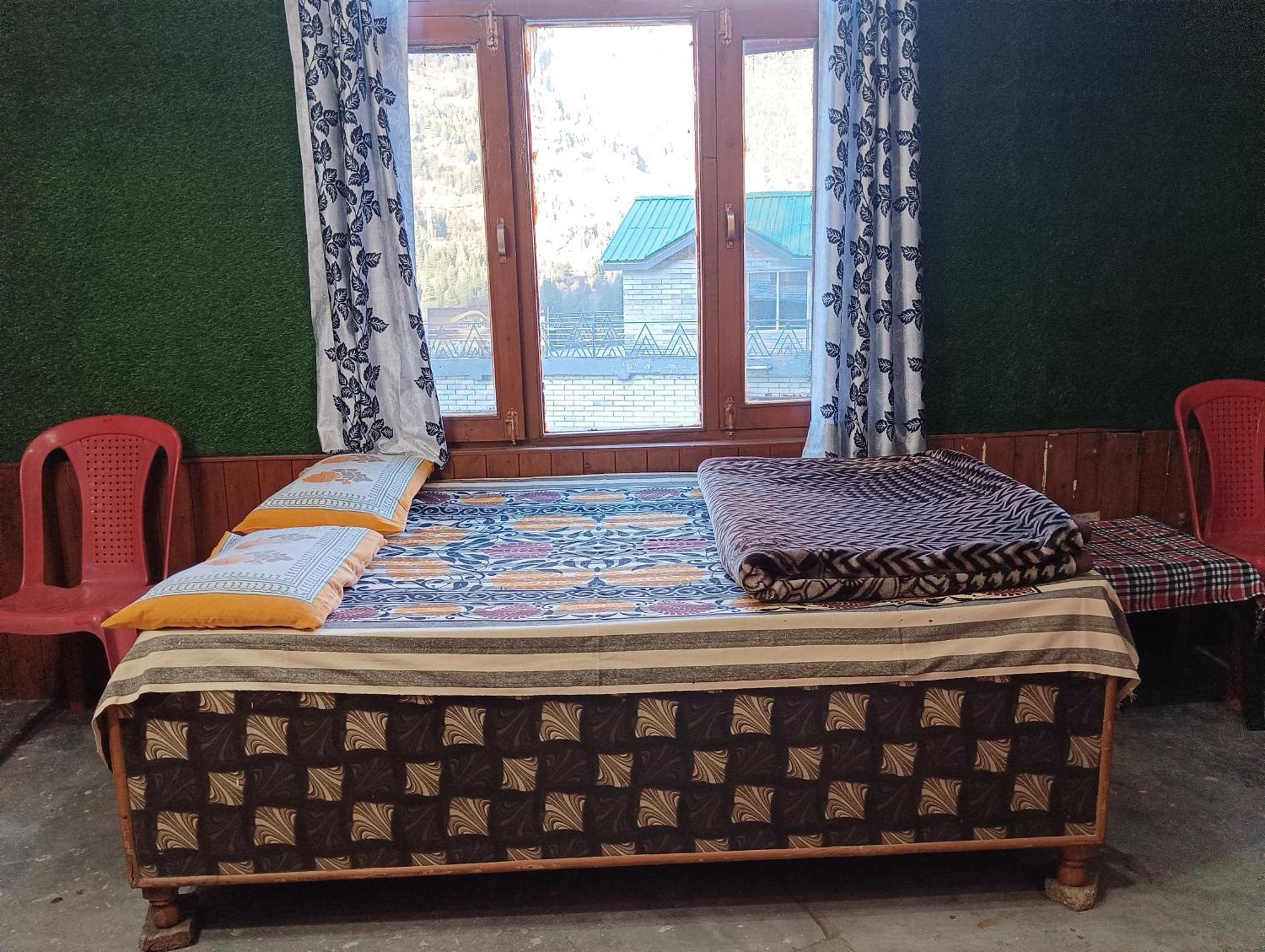 Roop Mountain Homestay Manāli Buitenkant foto
