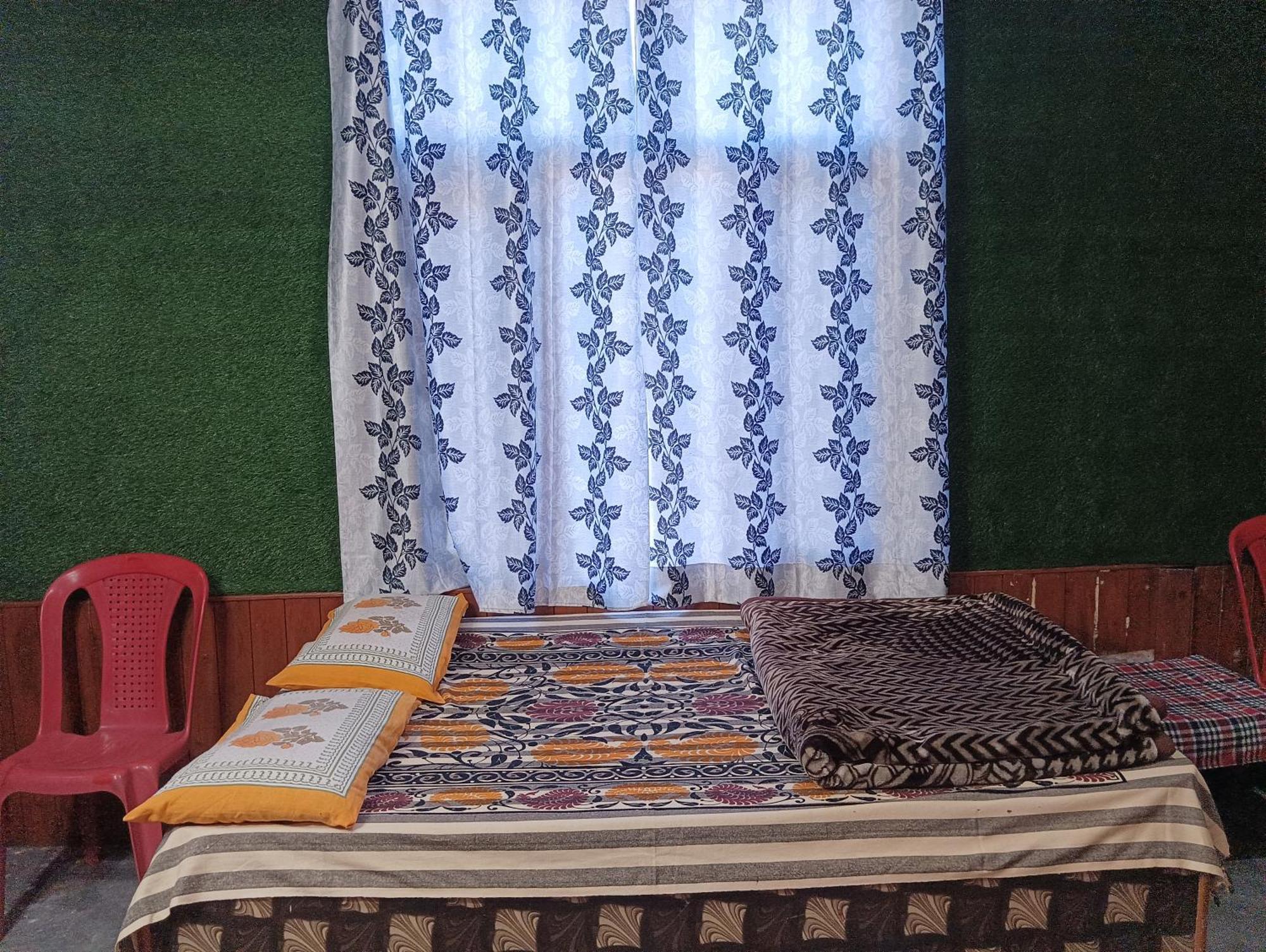 Roop Mountain Homestay Manāli Buitenkant foto
